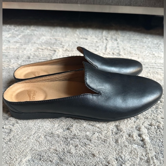 Dansko Lexie Slip-On Black Leather Mule Comfortable Flat Shoes with Arch Support - Picture 2 of 8